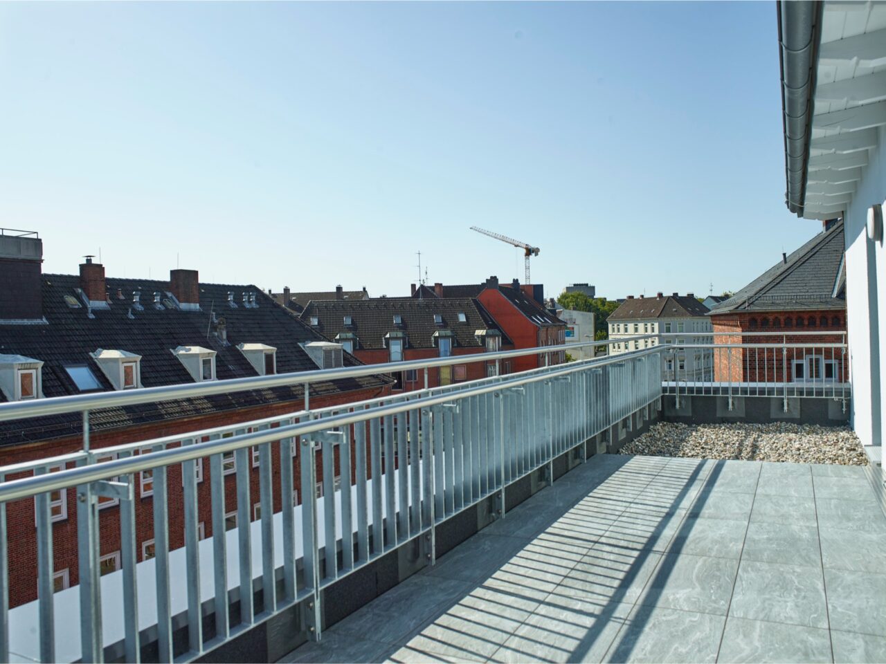 The Mingle Penthouse 34, Terrasse, Blick auf Kiel